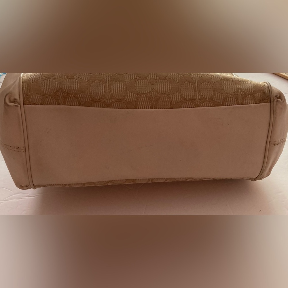 Coach Beige and Cream Signature Shoulder Bag Gold tone hardware Leather trim - Picture 7 of 14